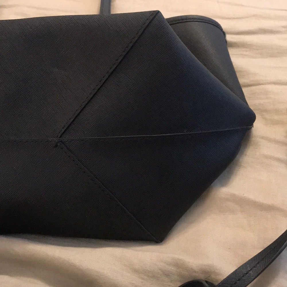 Michael Kors- Black Tote w/ zipper pouch- EUC - Picture 5 of 5
